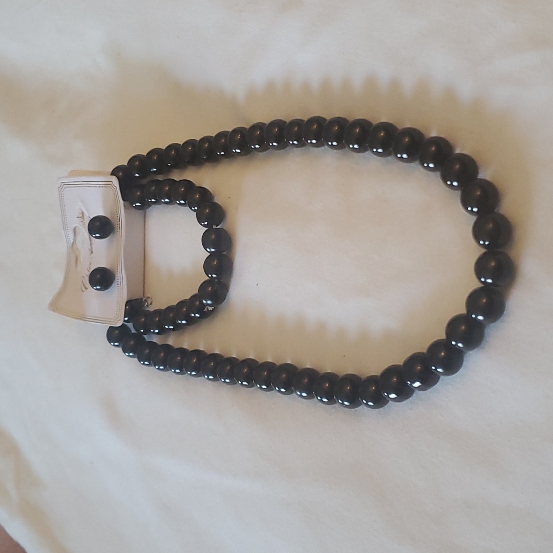 Set Of Fashion Earrings Bracelets And Necklace